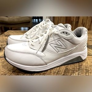 Size 9.5 New Balance 928v3 6E Wide Low White